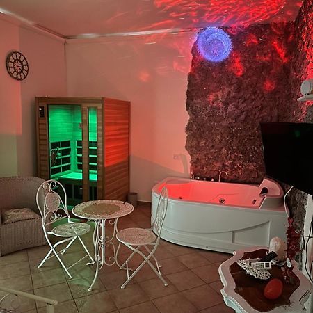 85кв.м. 3 спалень, 3 окремих ванних Квартира в Casagiove Казерта Екстер'єр фото
